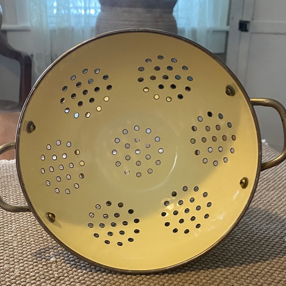 Pfaltzgraff Yellow Enamel Colander with Brown Floral Trim - Picture 3 of 8